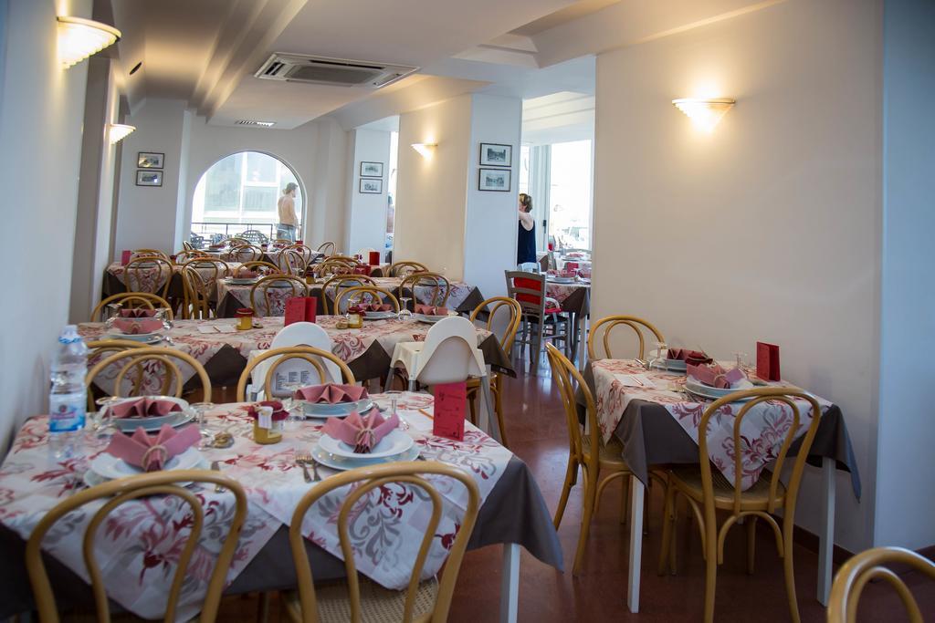 Hotel Sayonara Cattolica Esterno foto